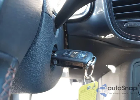 2016 Volkswagen Beetle 1.8T Classic z USA, uszkodzony, nr VIN 3VWF17AT8GM633651